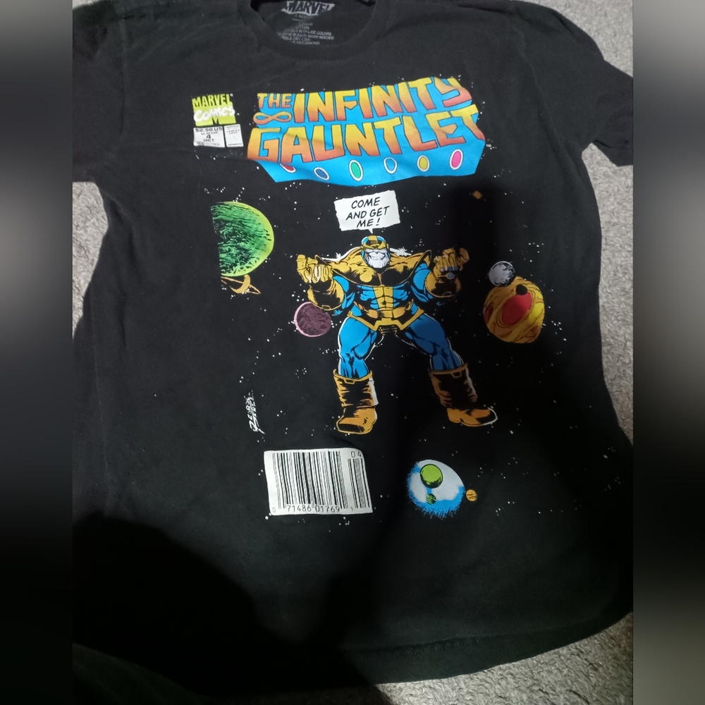 Black Infinity Gauntlet Graphic Tee